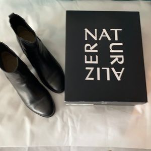 Naturalizer Black leather Chelsea boots